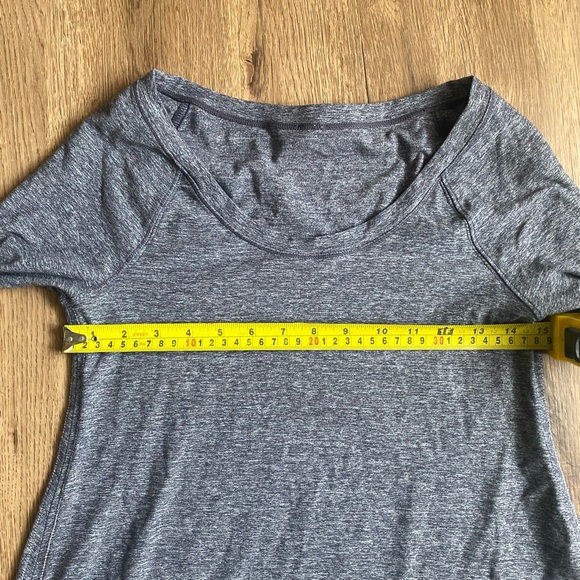 LULULEMON THUMB HOLES LONG SLEEVE SHIRT WOMENS - Picture 2 of 6